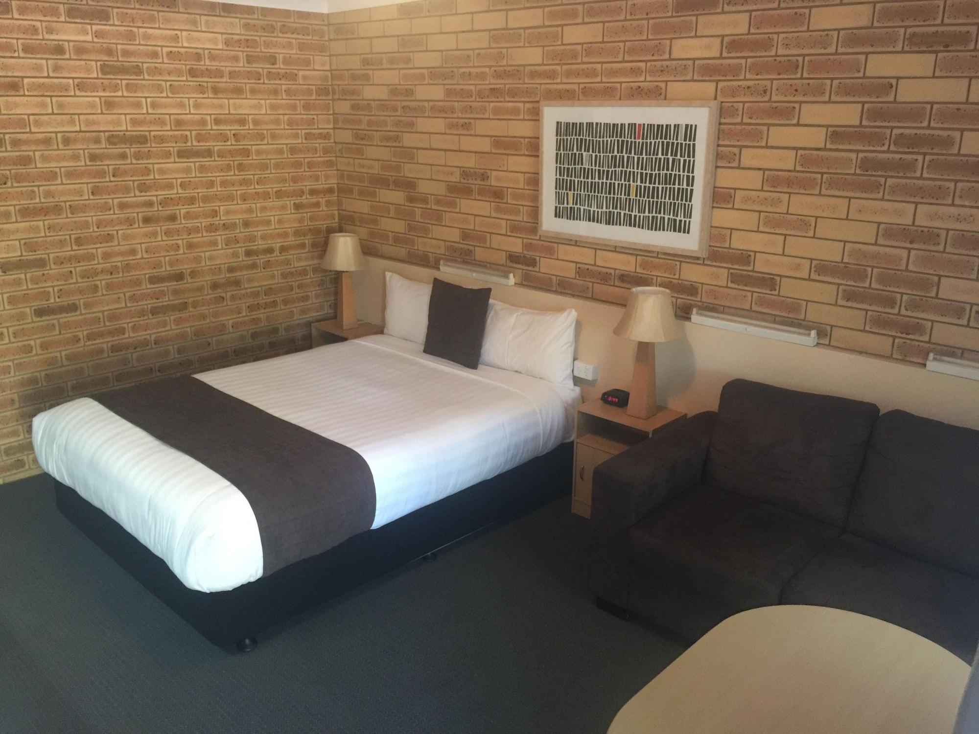 توومبا Blue Violet Motor Inn المظهر الخارجي الصورة