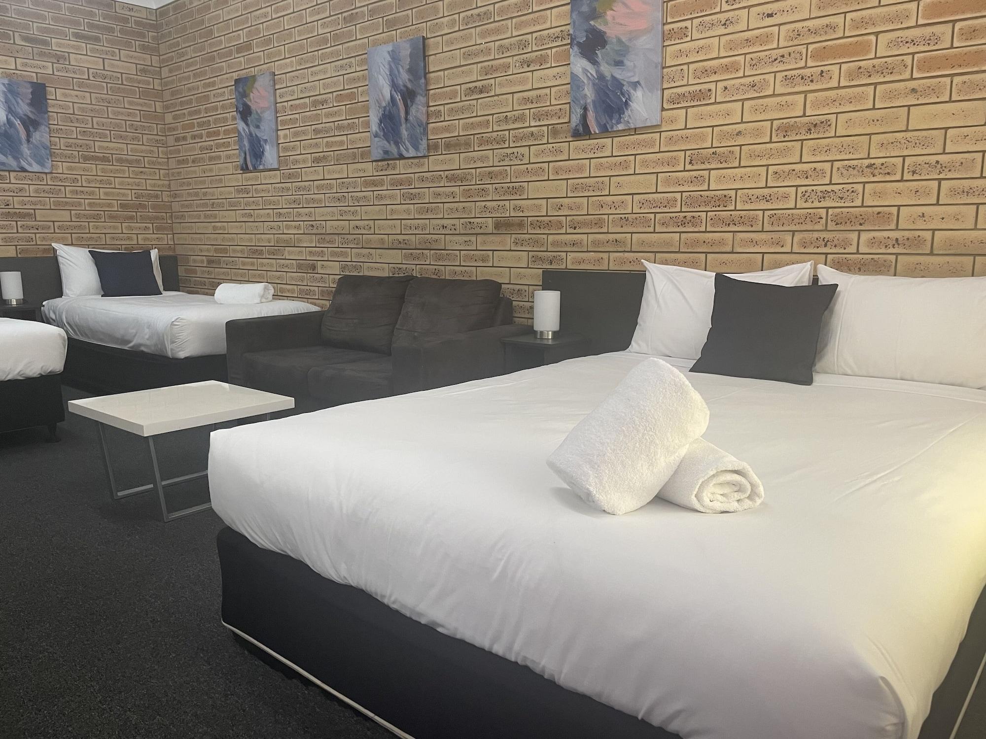 توومبا Blue Violet Motor Inn المظهر الخارجي الصورة
