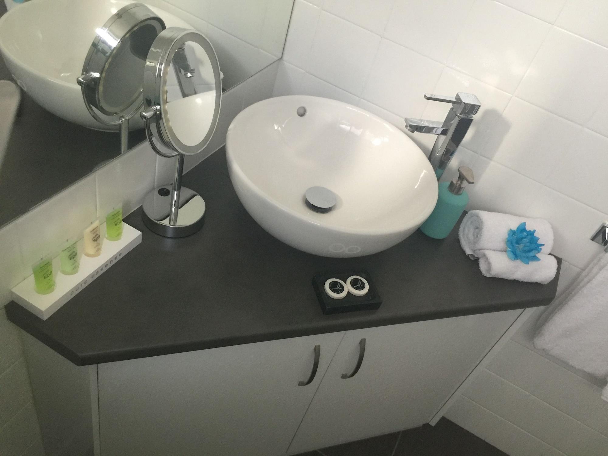 توومبا Blue Violet Motor Inn المظهر الخارجي الصورة