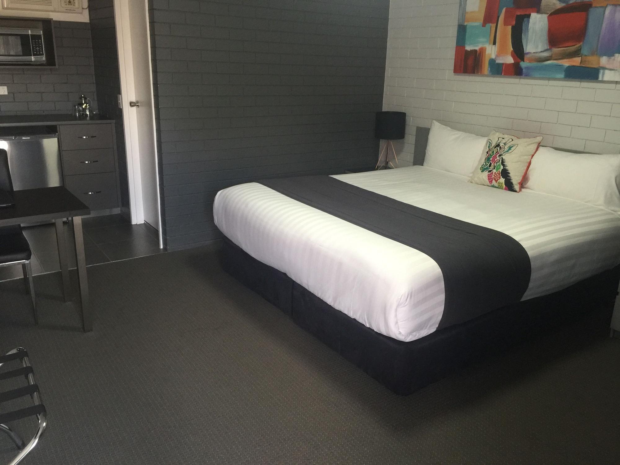 توومبا Blue Violet Motor Inn المظهر الخارجي الصورة