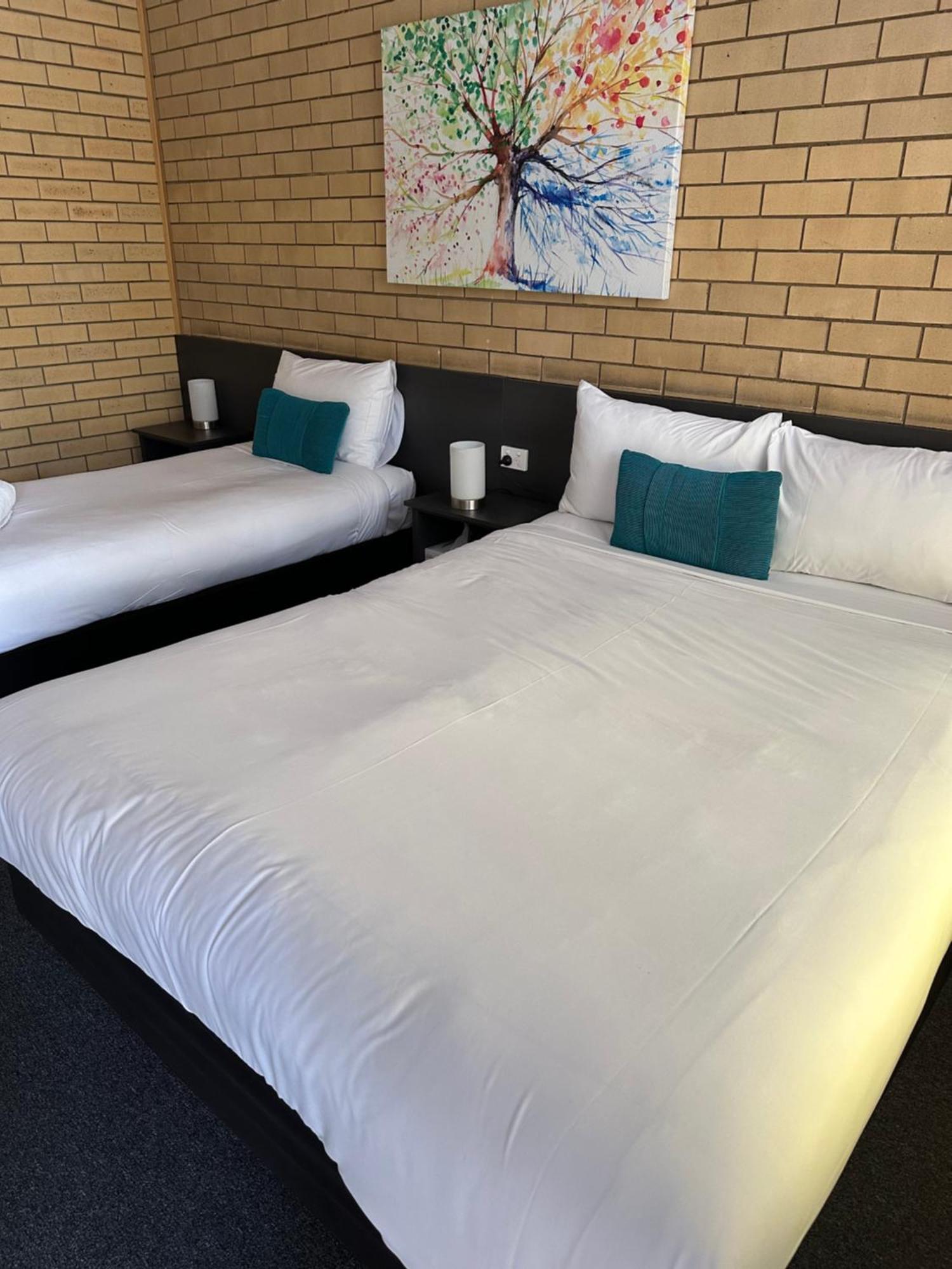 توومبا Blue Violet Motor Inn المظهر الخارجي الصورة