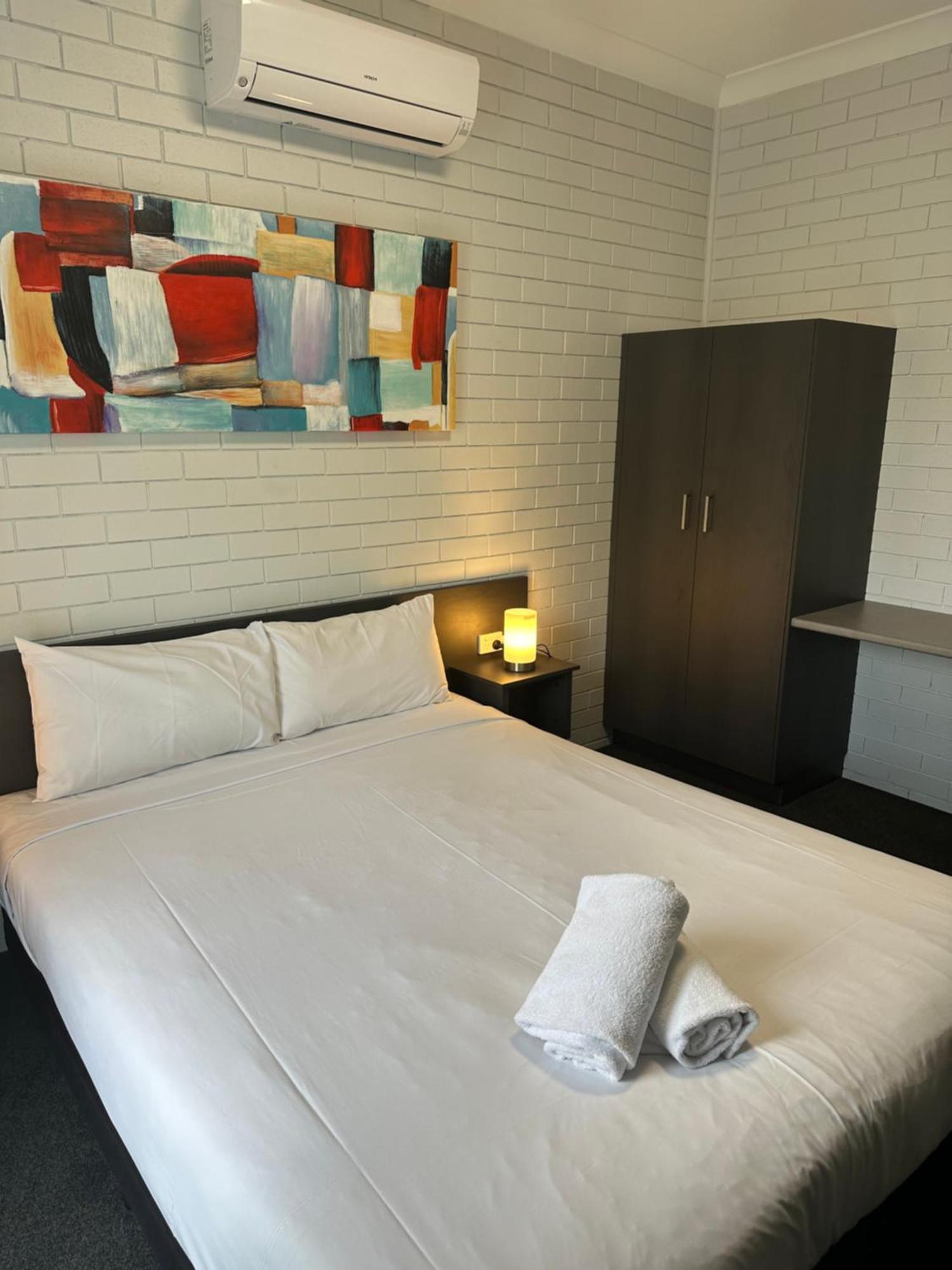 توومبا Blue Violet Motor Inn المظهر الخارجي الصورة