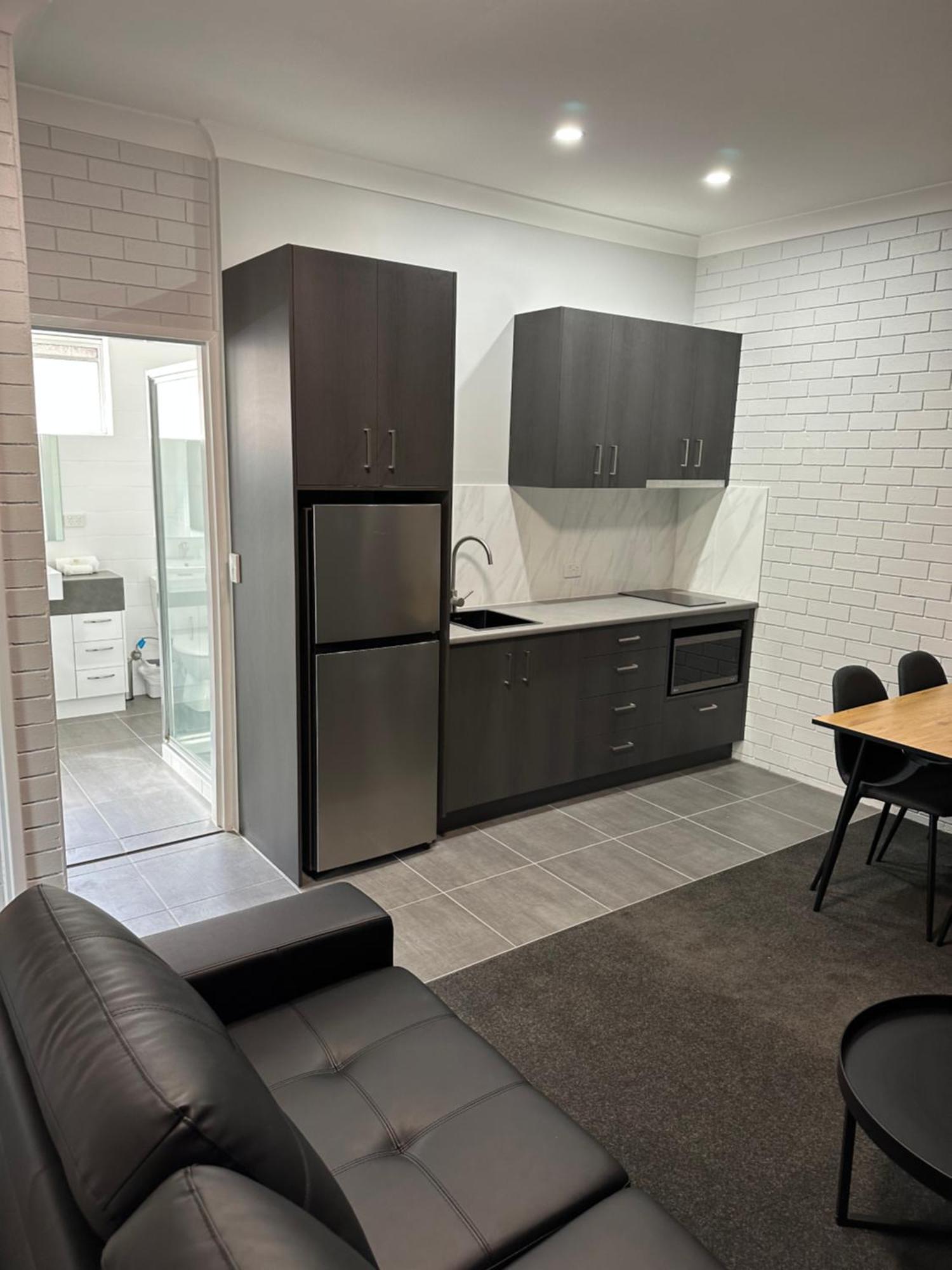 توومبا Blue Violet Motor Inn المظهر الخارجي الصورة