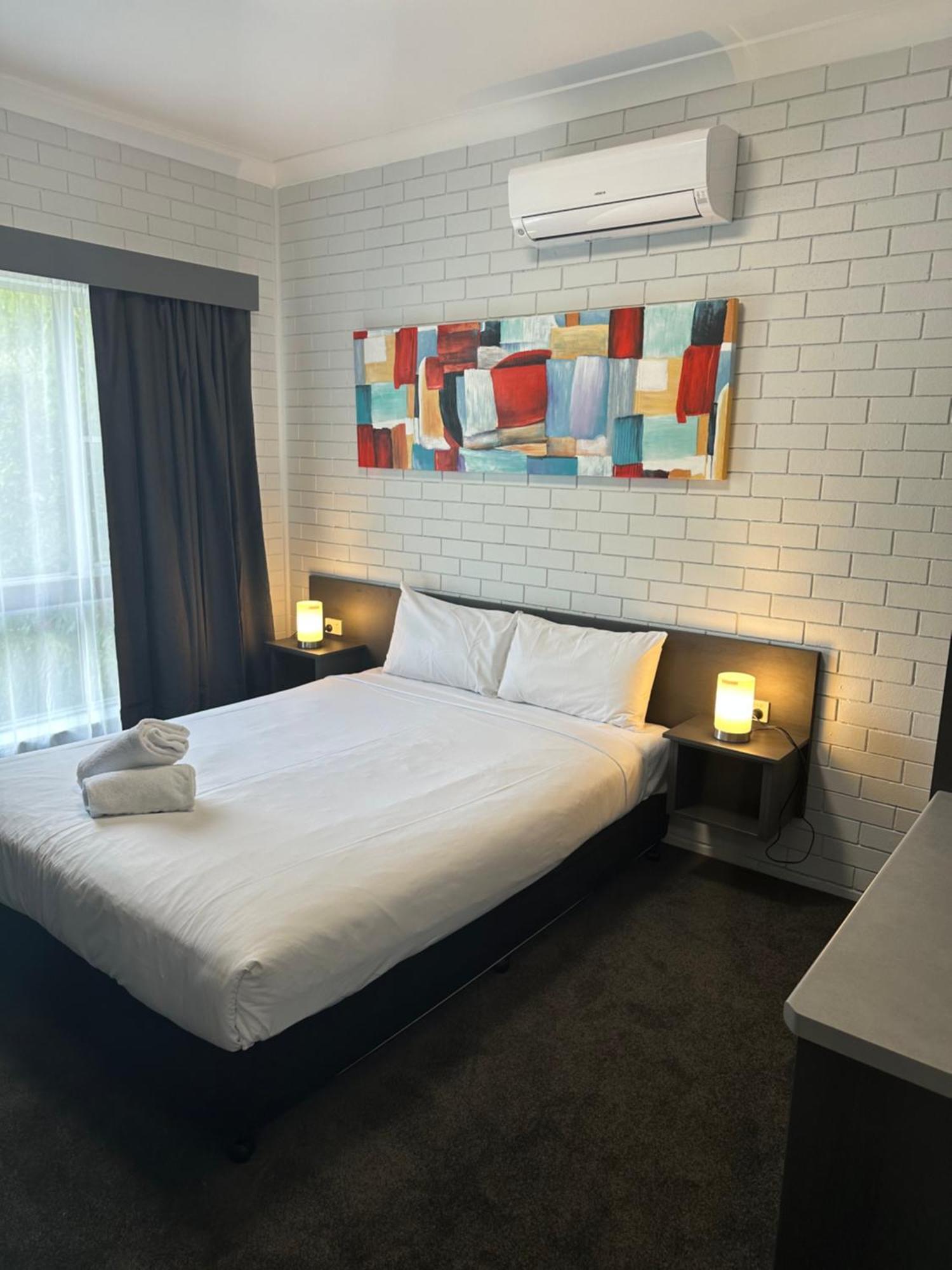 توومبا Blue Violet Motor Inn المظهر الخارجي الصورة