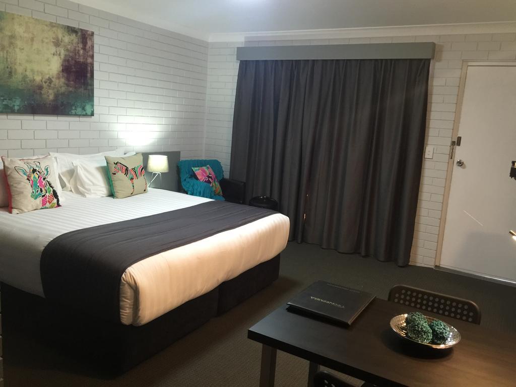 توومبا Blue Violet Motor Inn المظهر الخارجي الصورة