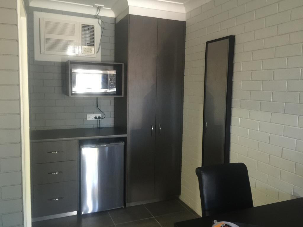 توومبا Blue Violet Motor Inn المظهر الخارجي الصورة
