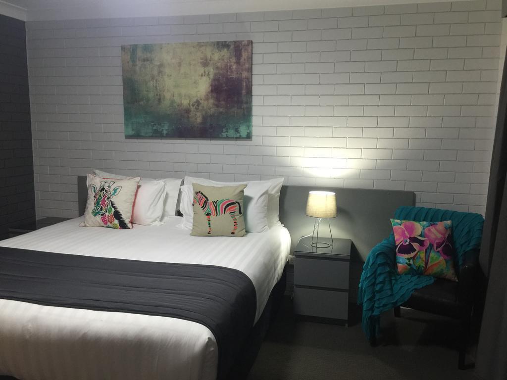 توومبا Blue Violet Motor Inn المظهر الخارجي الصورة
