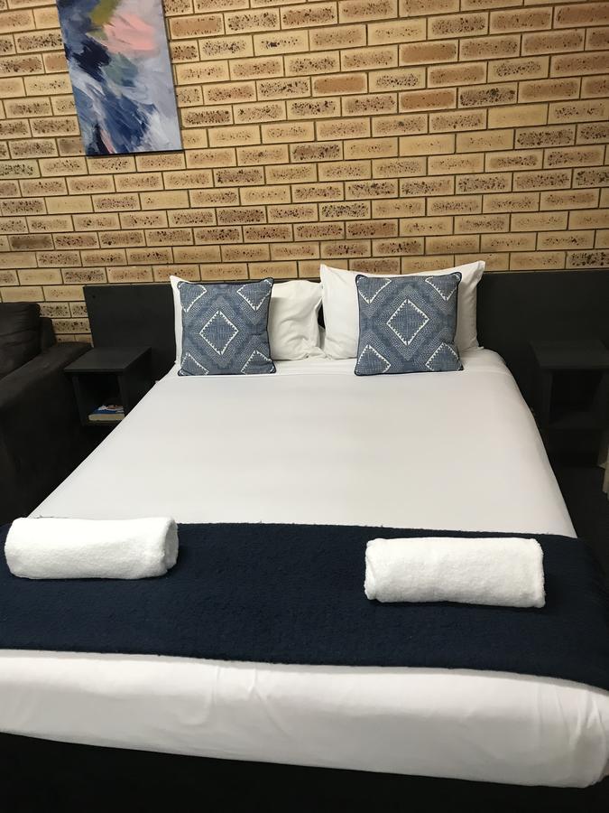 توومبا Blue Violet Motor Inn المظهر الخارجي الصورة
