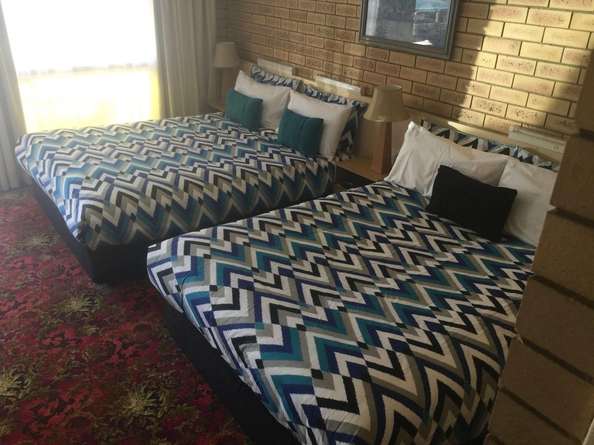 توومبا Blue Violet Motor Inn المظهر الخارجي الصورة