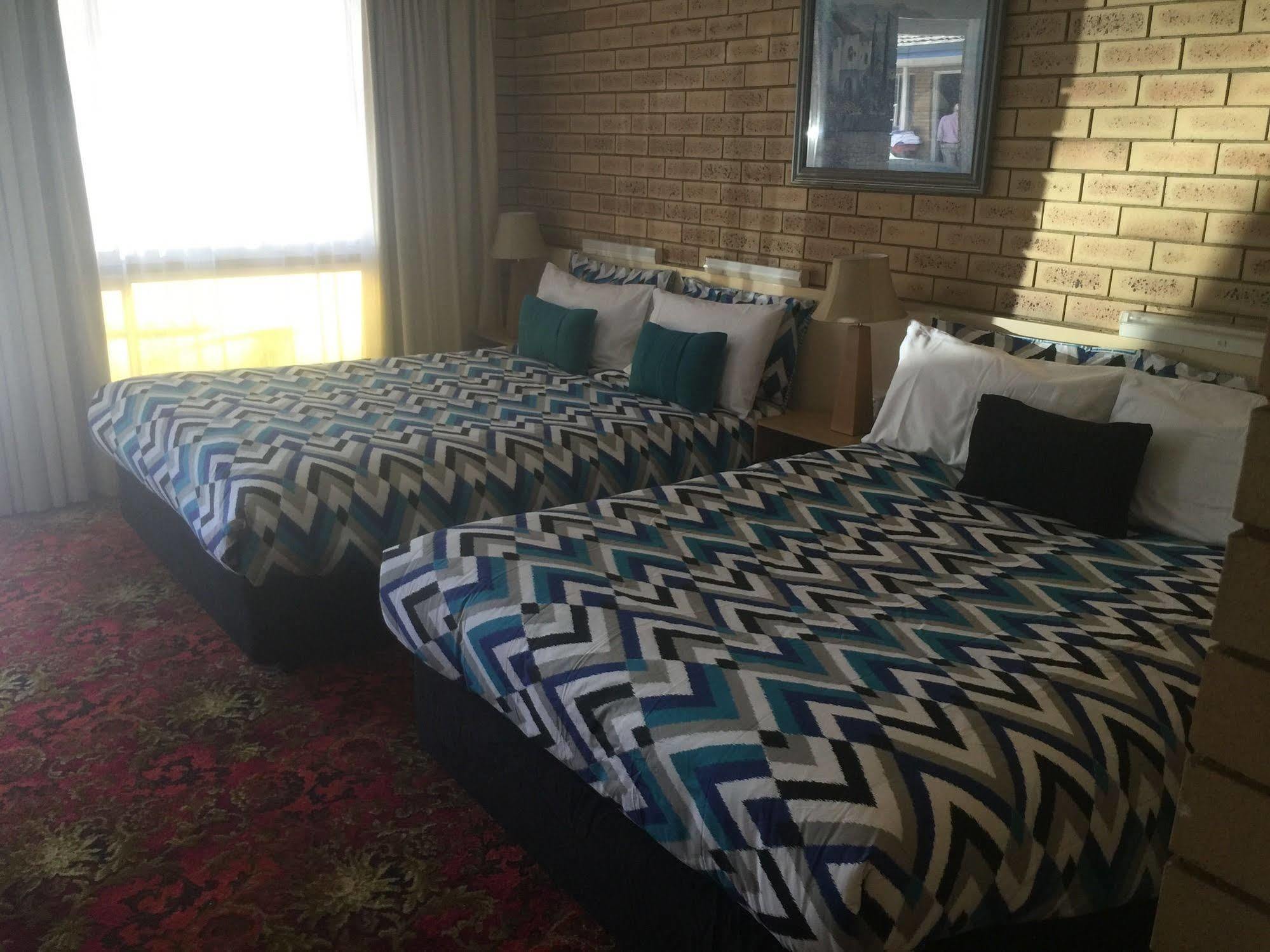 توومبا Blue Violet Motor Inn المظهر الخارجي الصورة