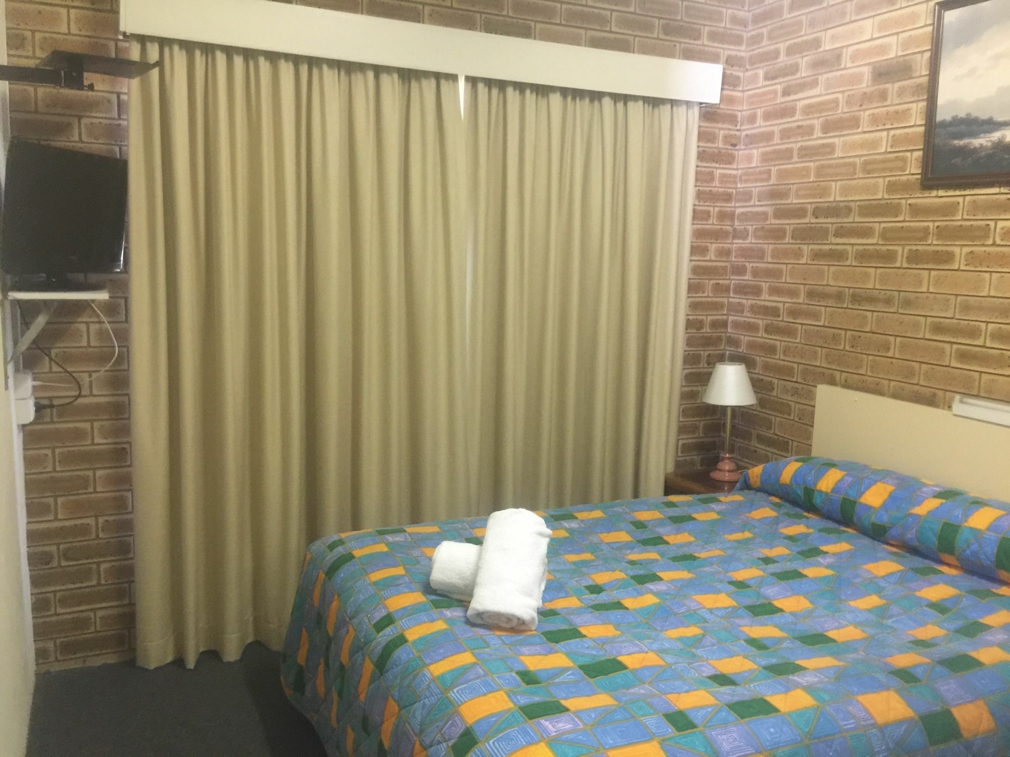 توومبا Blue Violet Motor Inn المظهر الخارجي الصورة